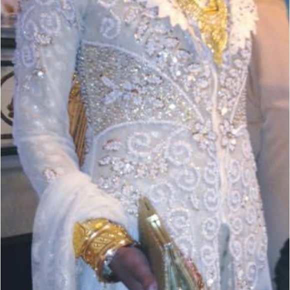 INDONESIAN KEBAYA beautifully beaded collared dress in gold and ivory. Mesh - Picture 6 of 7